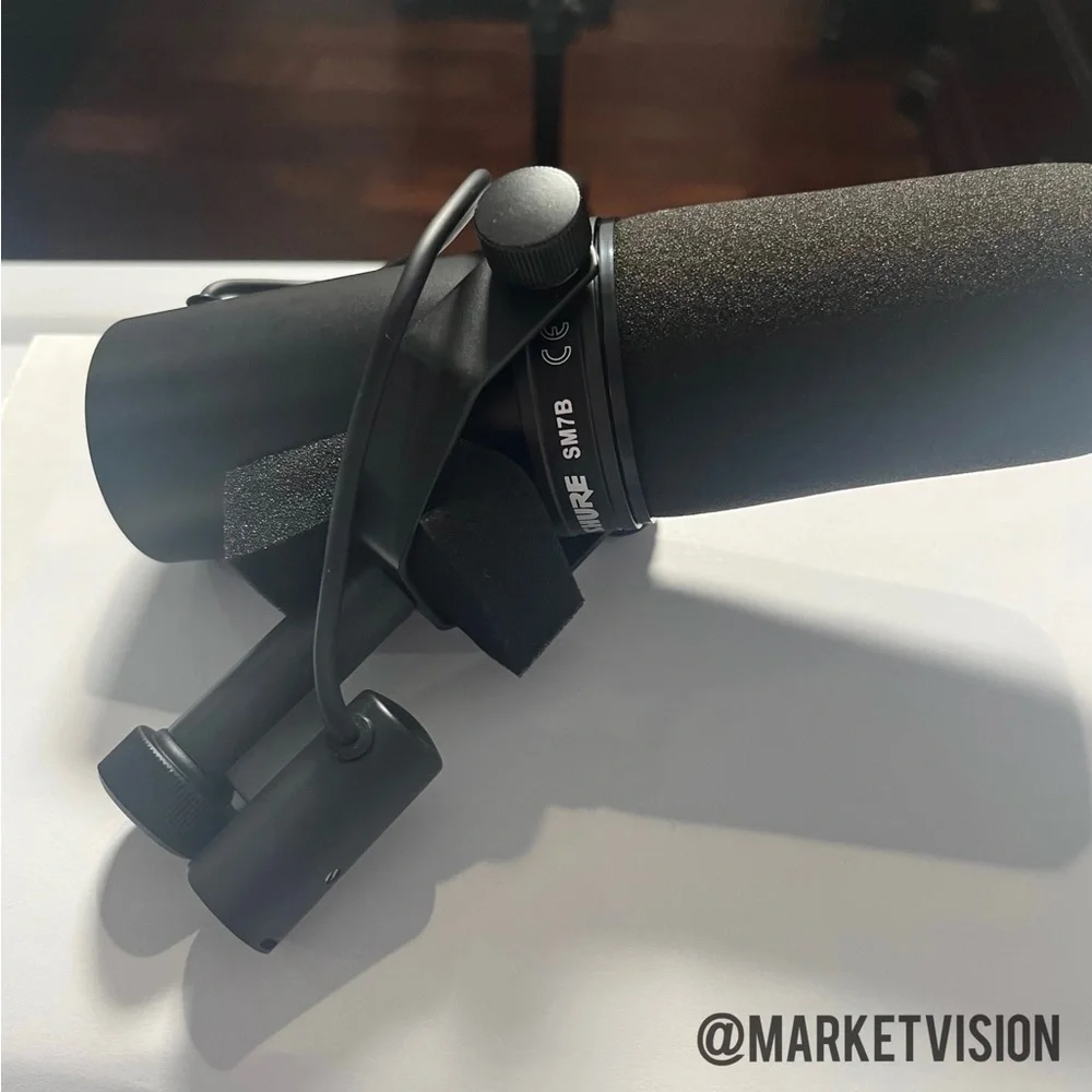 Shure SM7B Cardioid Dynamic Legendary Vocal Microphone